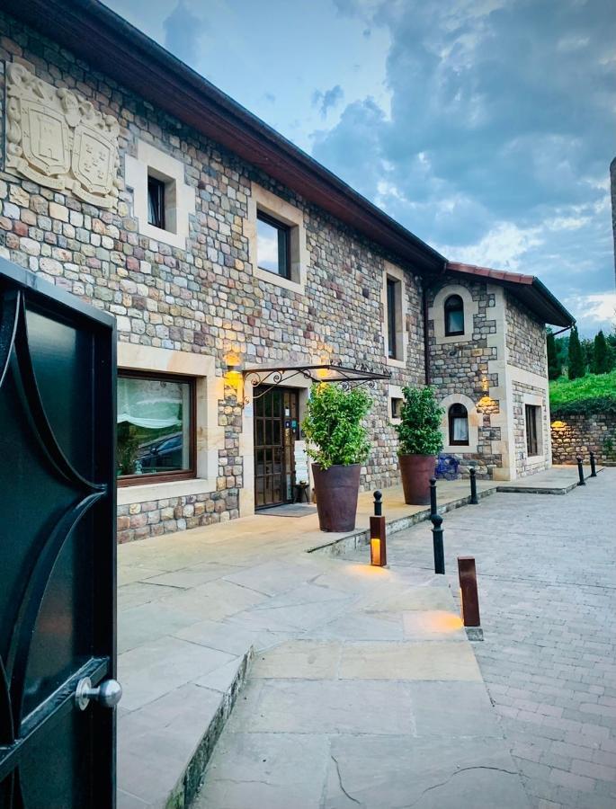 La Fuentona De Santillana Santillana del Mar Bagian luar foto
